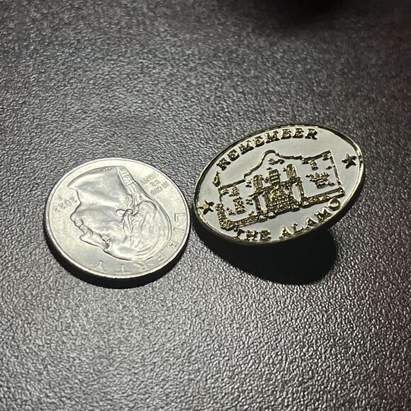 Remember The Alamo Texas Lapel Hat Pin - Picture 2 of 3